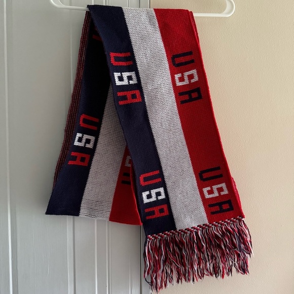 Vintage USA Knit Scarf Patriotic Red White Blue Knitmakers Made in USA Olympics - Picture 1 of 7